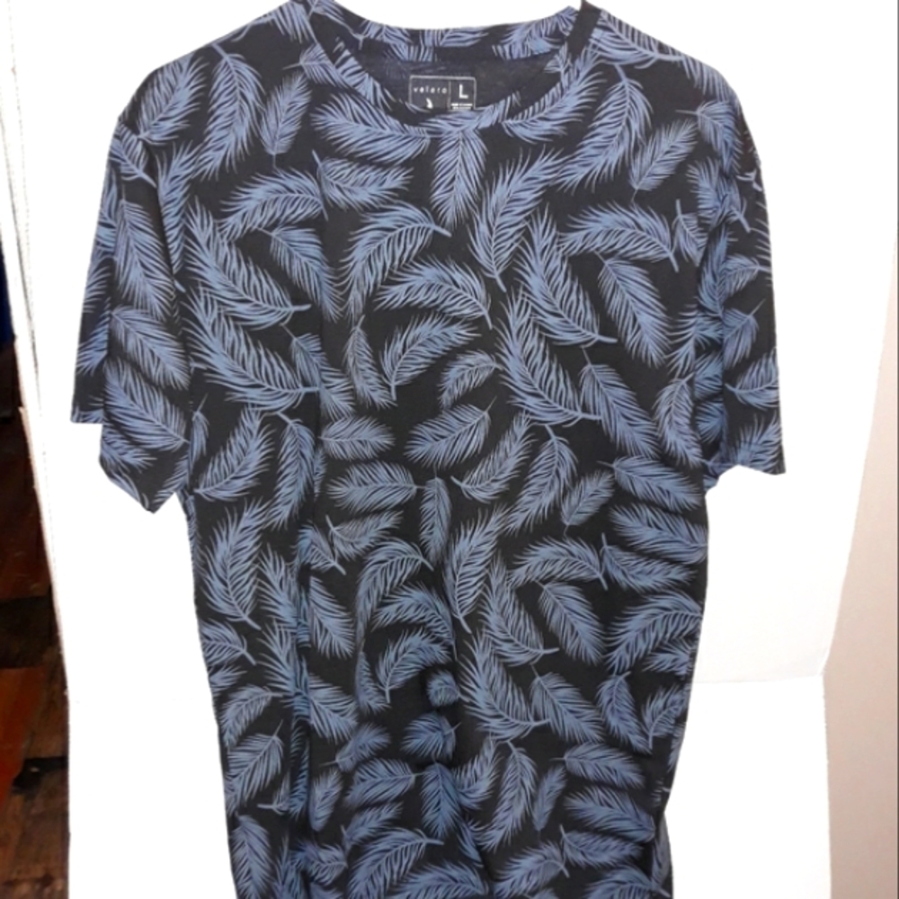 Velero Men's short slevees shirt. Sz. L